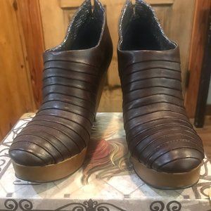 DESIGNER "IRREGULAR CHOICE" Brown Platform  Bootie